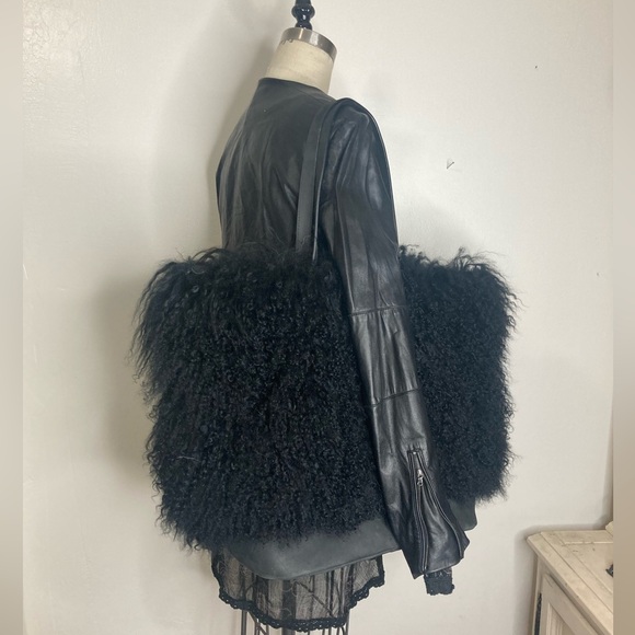 Huge weekender tote bag Mongolian fur leather bottom - Picture 5 of 11